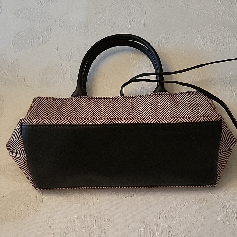 Estee Lauder Beige & Espresso Handbag with Bonus Cosmetic Pouch! - Picture 11 of 11